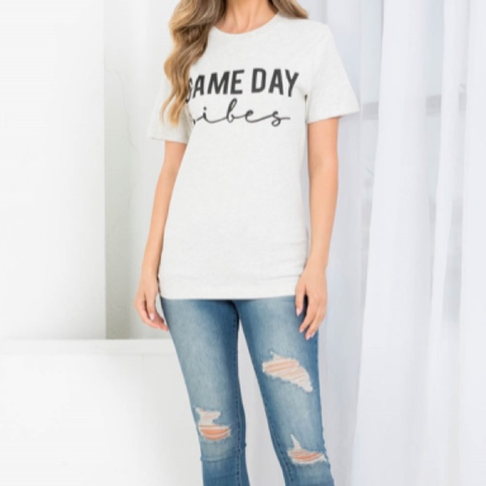 ‘Game Day Vibes’ Short Sleeve Graphic Tee - Picture 6 of 7